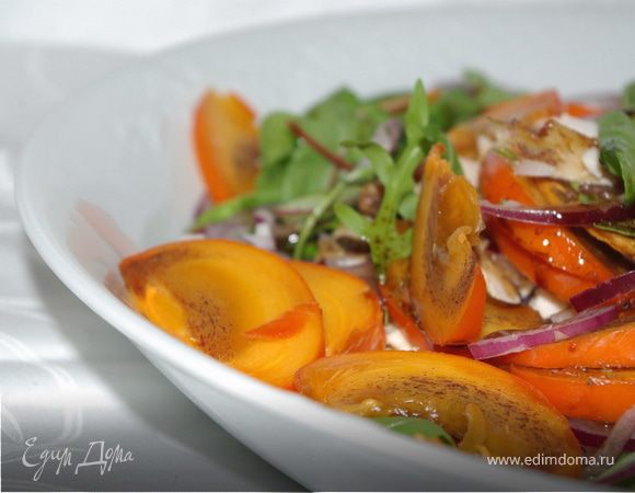 Салат из курицы с хурмой