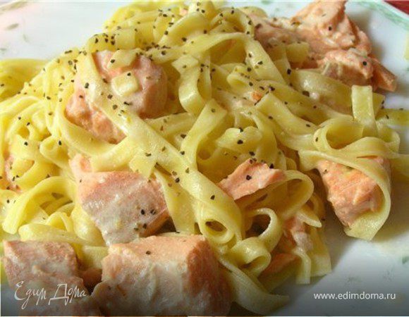 Домашняя лапша с лососевым соусом Домашняя лапша с лососевым соусом