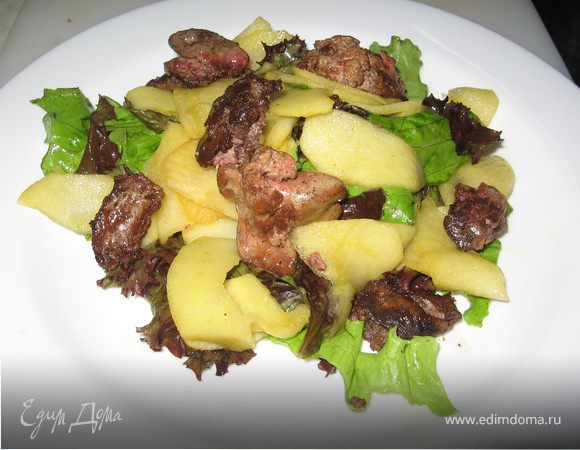 Салат с куриной печенью и яблоками Салат с куриной печенью и яблоками