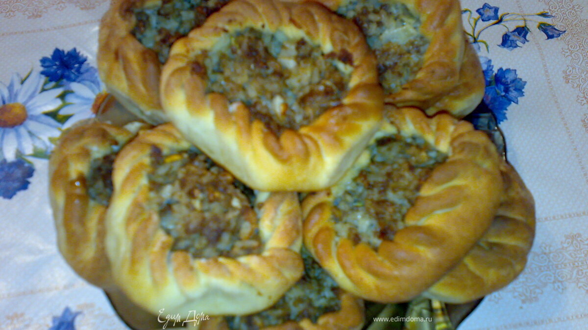 Открытые пирожки с мясом и рисом (Вак Бялеш)