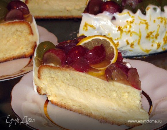 Торт с начинкой "сабайон" и виноградом