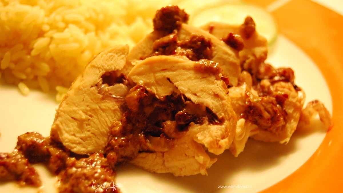 Куриная грудка, фаршированная красным цикорием и моцареллой