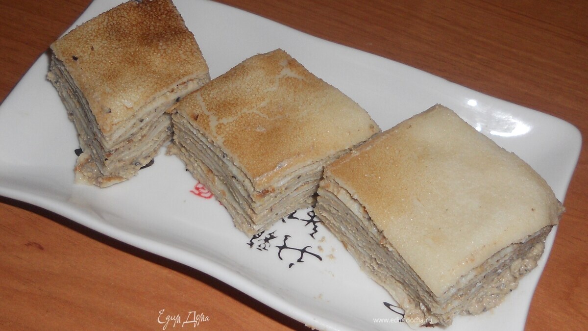 Блинный пирог с муссом из печени трески