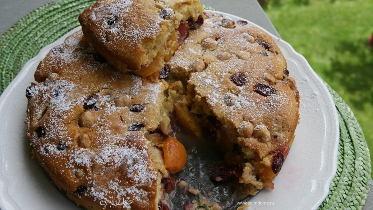 Пирог с нектаринами и клюквой