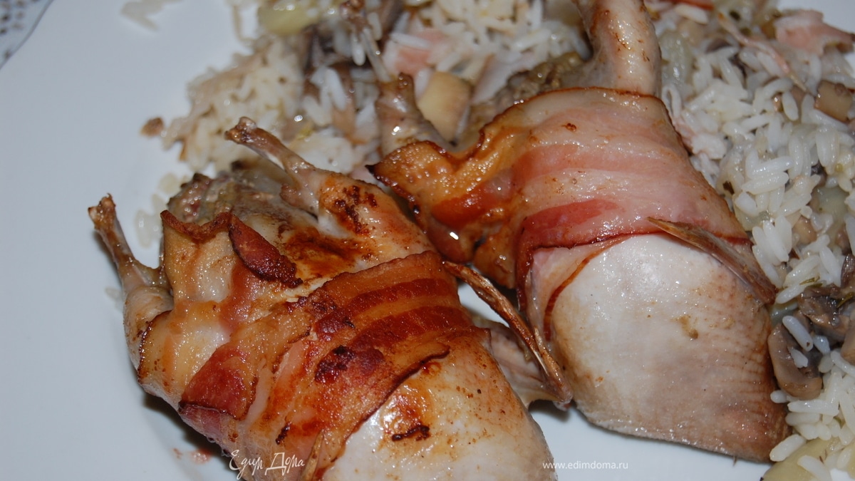 Перепела "Федя, дичь!", фаршированные паштетом в беконе