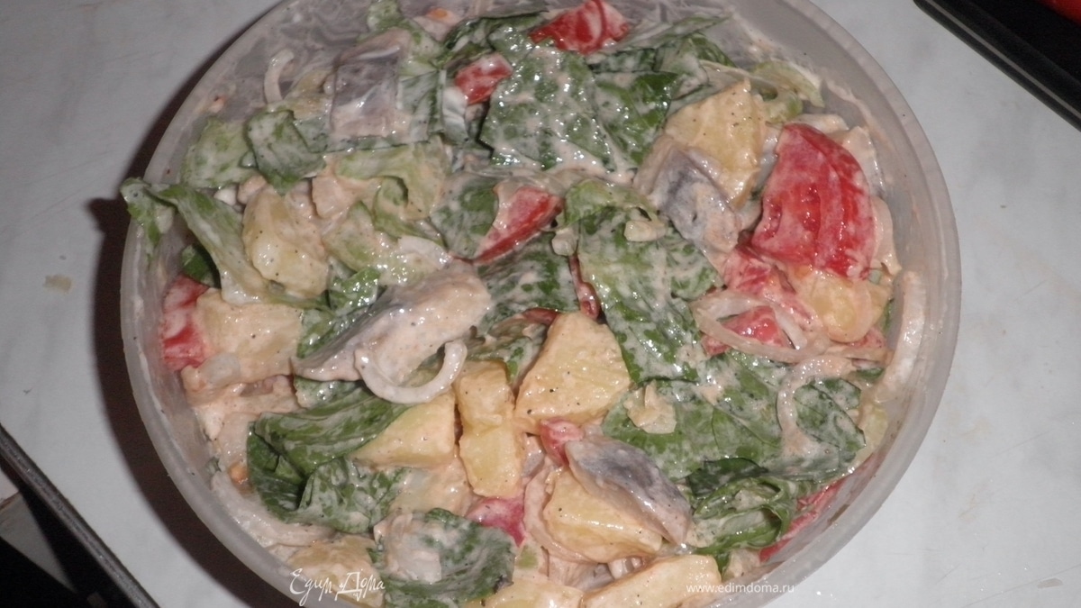 Салат с сельдью и сметаной