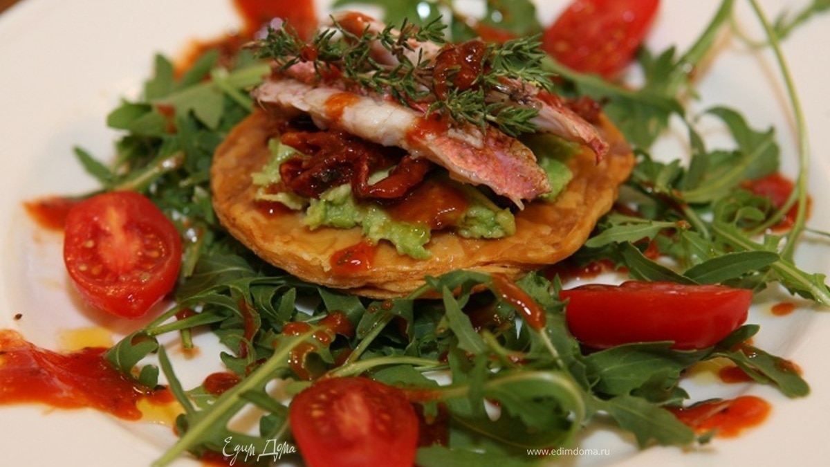 Красноперка на слоеном тесте