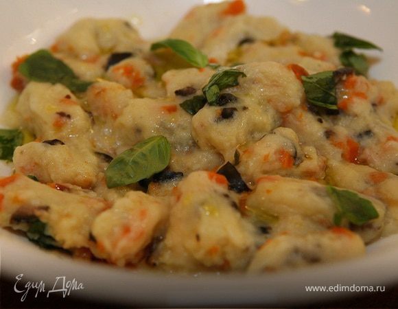 Ньокки с морковью и оливками