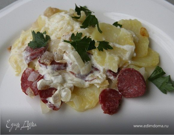 Картофельная запеканка с колбасками и сыром Картофельная запеканка с колбасками и сыром