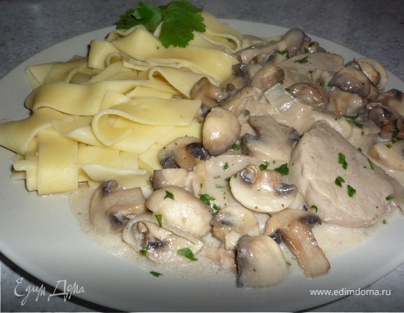 Гуляш из свинины с шампиньонами Гуляш из свинины с шампиньонами