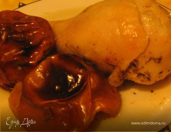 Запеченная курица под яблоками