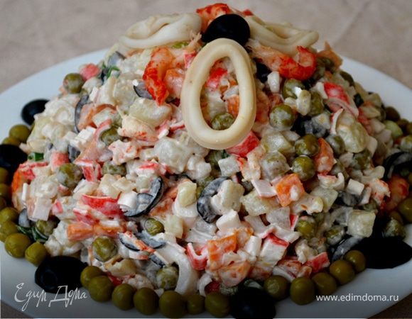 Салат "Оливье" с раковыми шейками Салат "Оливье" с раковыми шейками