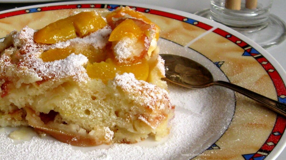 Пирог с яблоками и персиками