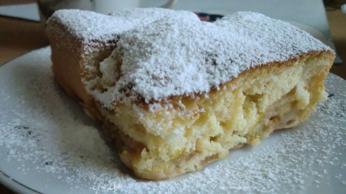 Шарлотка классическая (с яблоками)