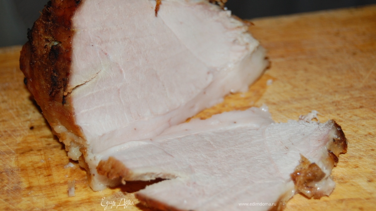 Свиной окорок варено-печеный  в аджике
