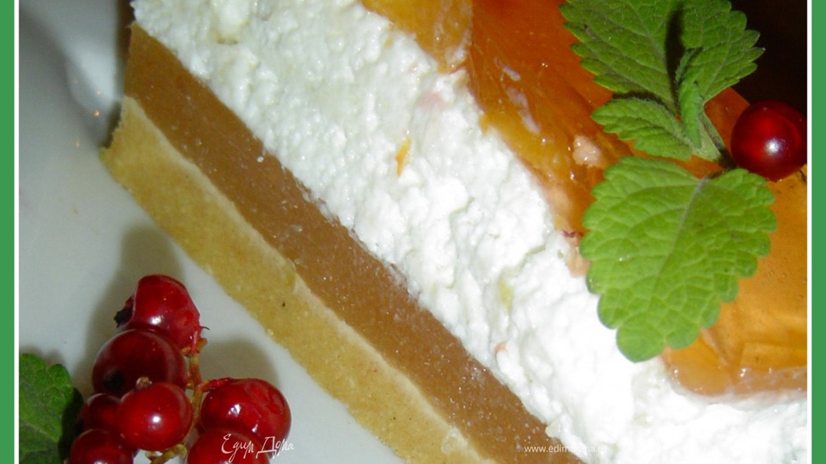 Торт без выпечки с йогуртом и персиками