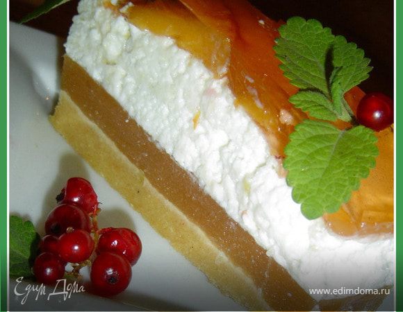 Торт без выпечки с йогуртом и персиками