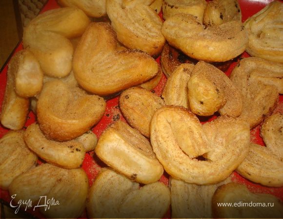 Ушки из слоеного теста