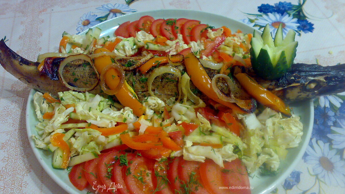 Щука фаршированная картофелем,чесноком и укропом