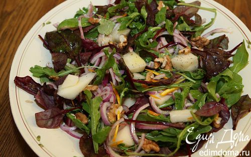 Рецепт Салат с дыней, красным луком и грецкими орехами