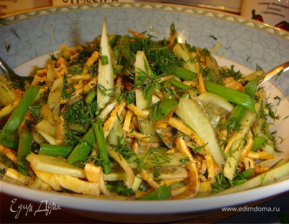 Салат из огурцов и омлета Салат из огурцов и омлета