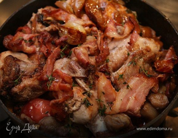 Кролик с яблоками, беконом и белым вином Кролик с яблоками, беконом и белым вином