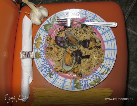 Паста с мидиями, баклажанами и базиликом Паста с мидиями, баклажанами и базиликом