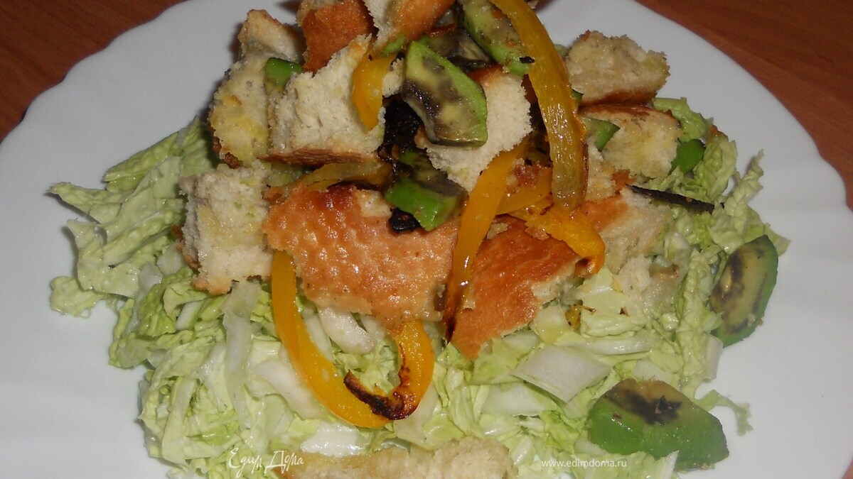 Теплый овощной салат с хрустящей чиабатой