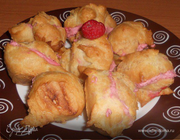 Профитроли с малиной и шоколадом Профитроли с малиной и шоколадом