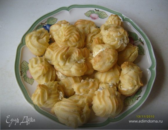Профитроли со взбитыми сливками