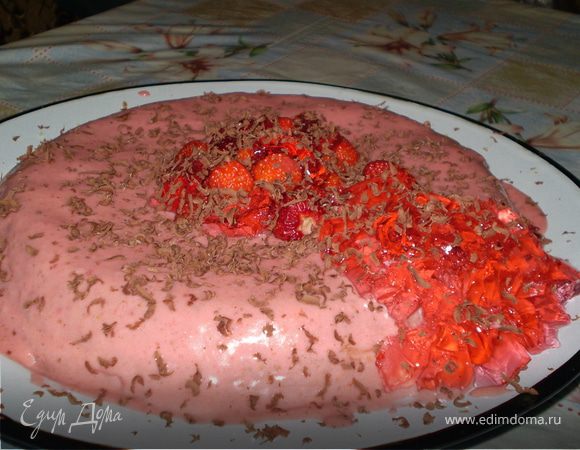 Торт " Клубничный вулкан"