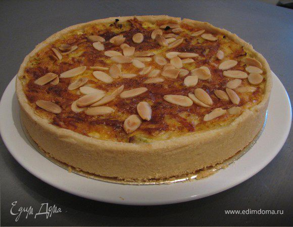 Луковый пай с миндалем Луковый пай с миндалем