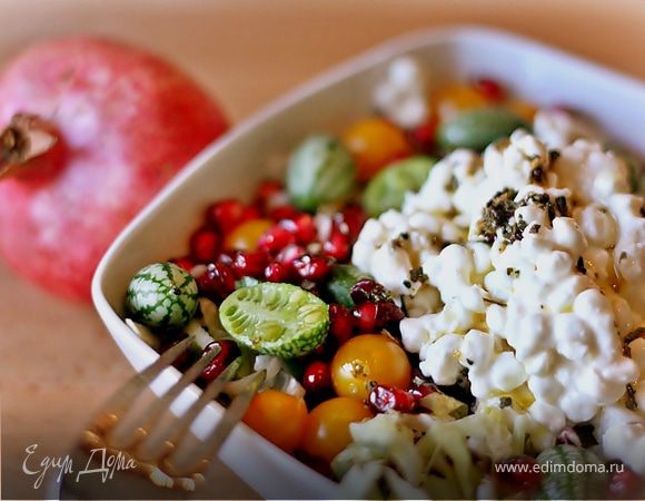 Салат из творога, граната и огурцов Салат из творога, граната и огурцов