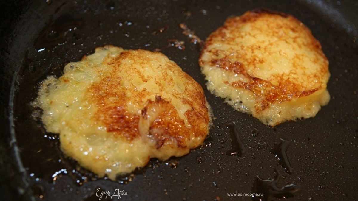 Литовские картофельные блины со сметаной