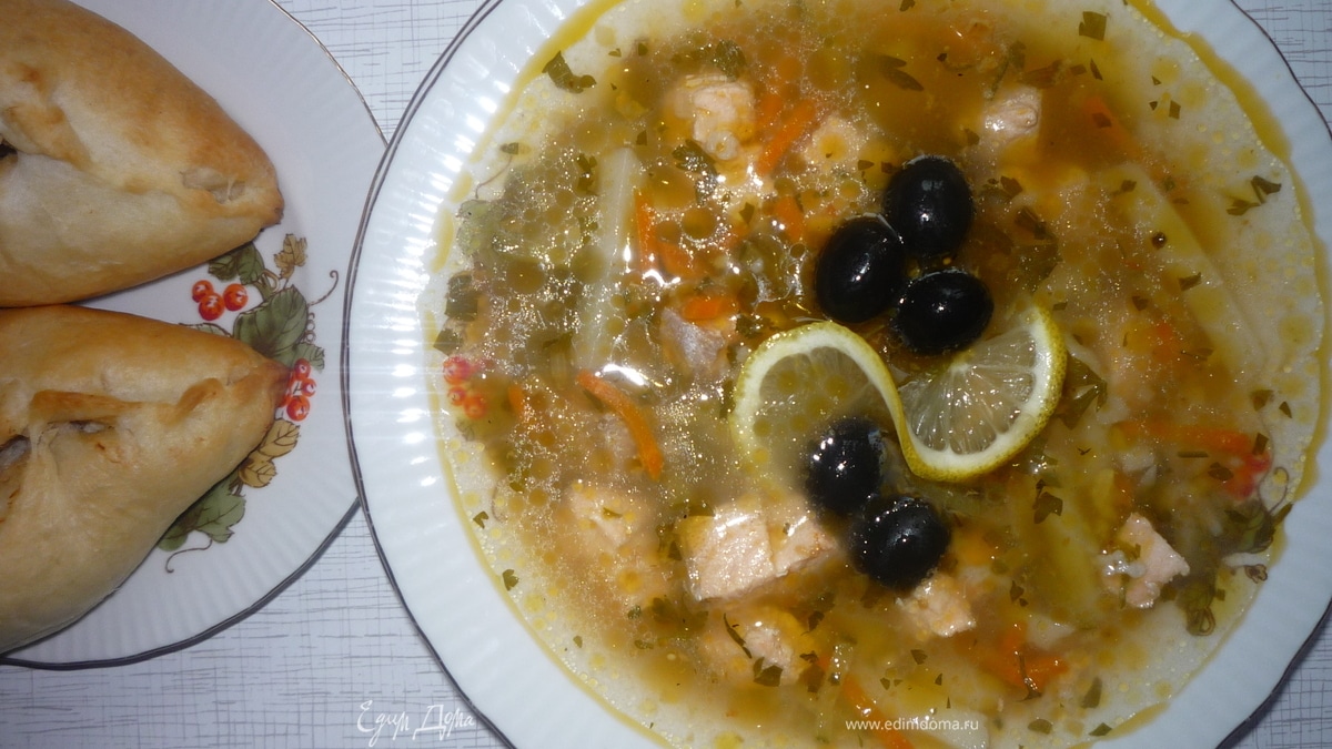 Солянка рыбная с расстегаями