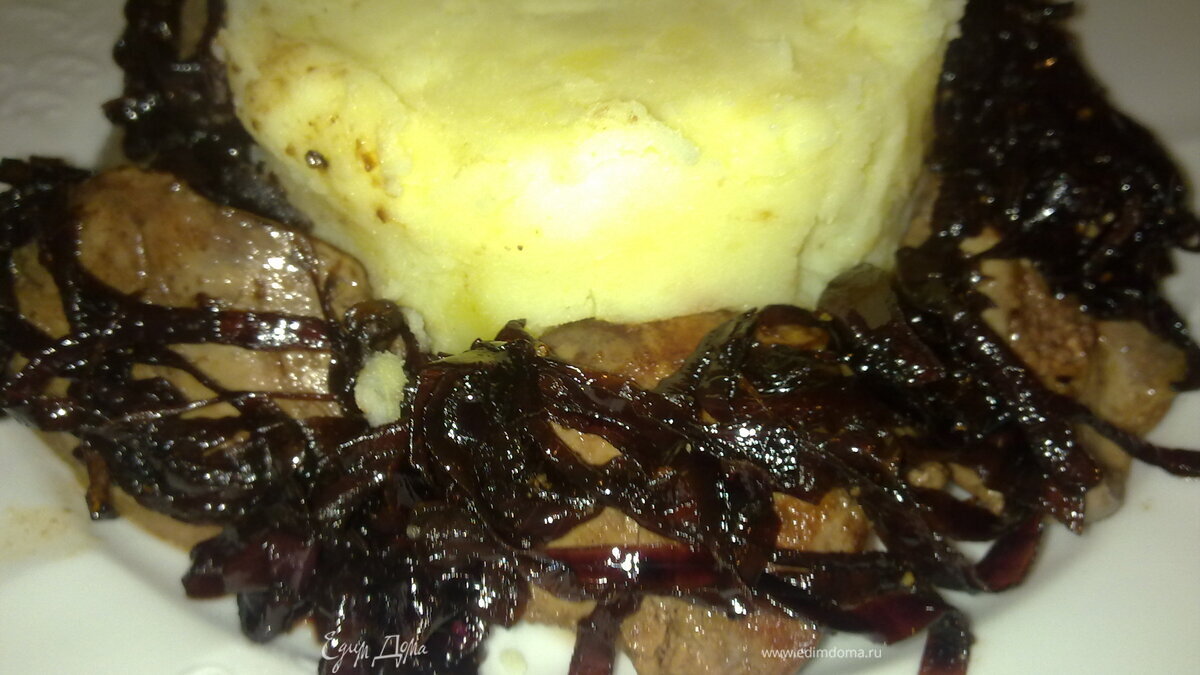 Куриная печень с луком бальзамико