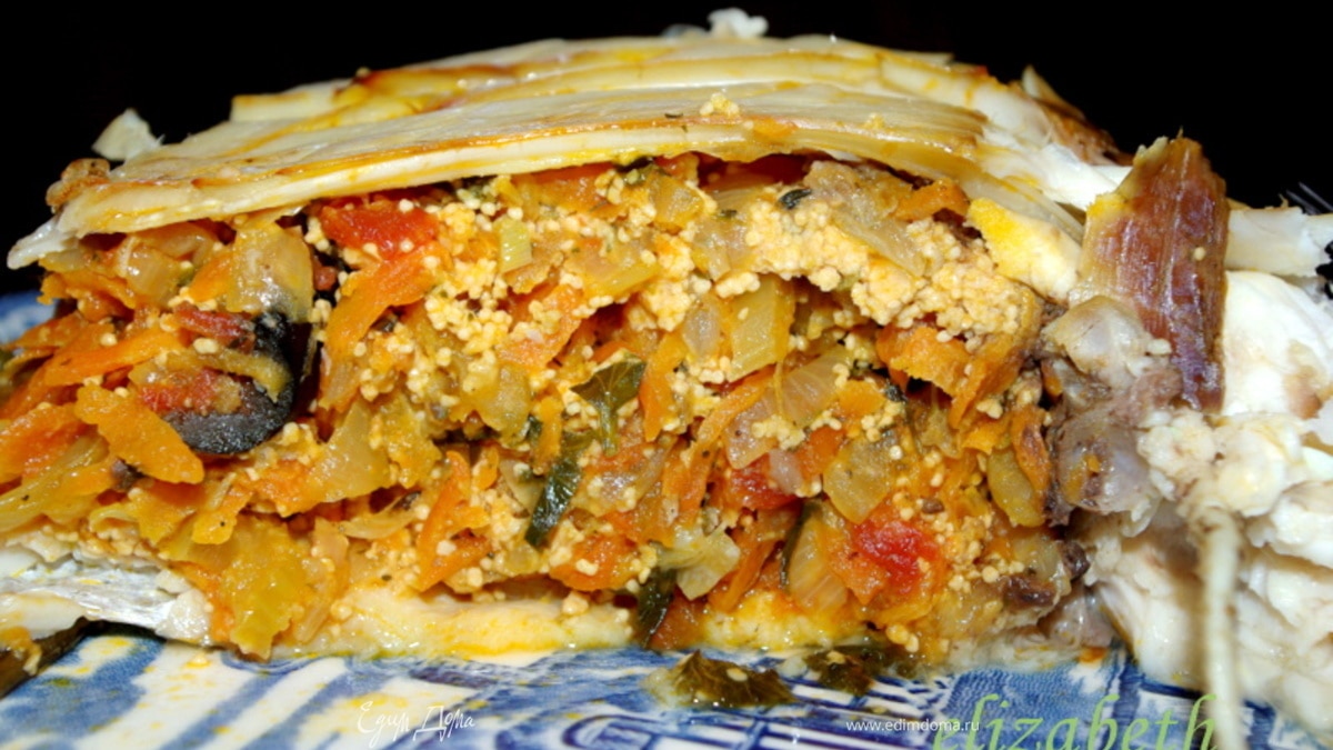 Лещ, фаршированный овощами и икрой