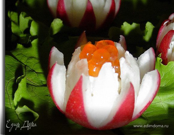 Закуска "Кувшинки" с творожным сыром и красной икрой Закуска "Кувшинки" с творожным сыром и красной икрой