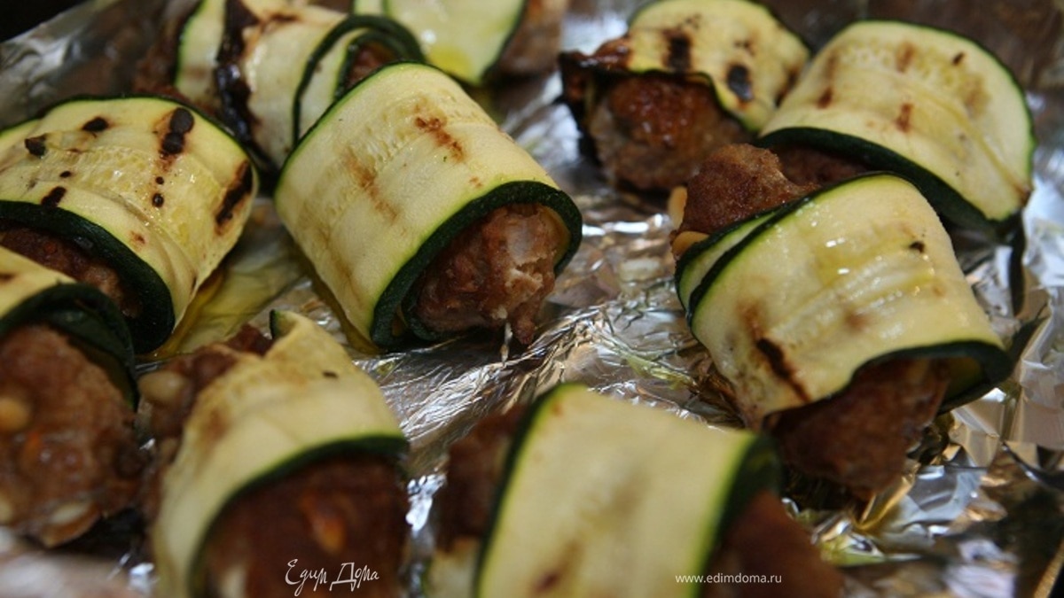 Рулетики из баранины с цукини