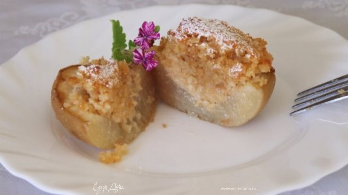 Персики, наполненные миндалем