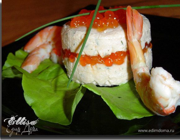 Тимбаль из красной рыбы с икрой,креветками и сливочным сыром