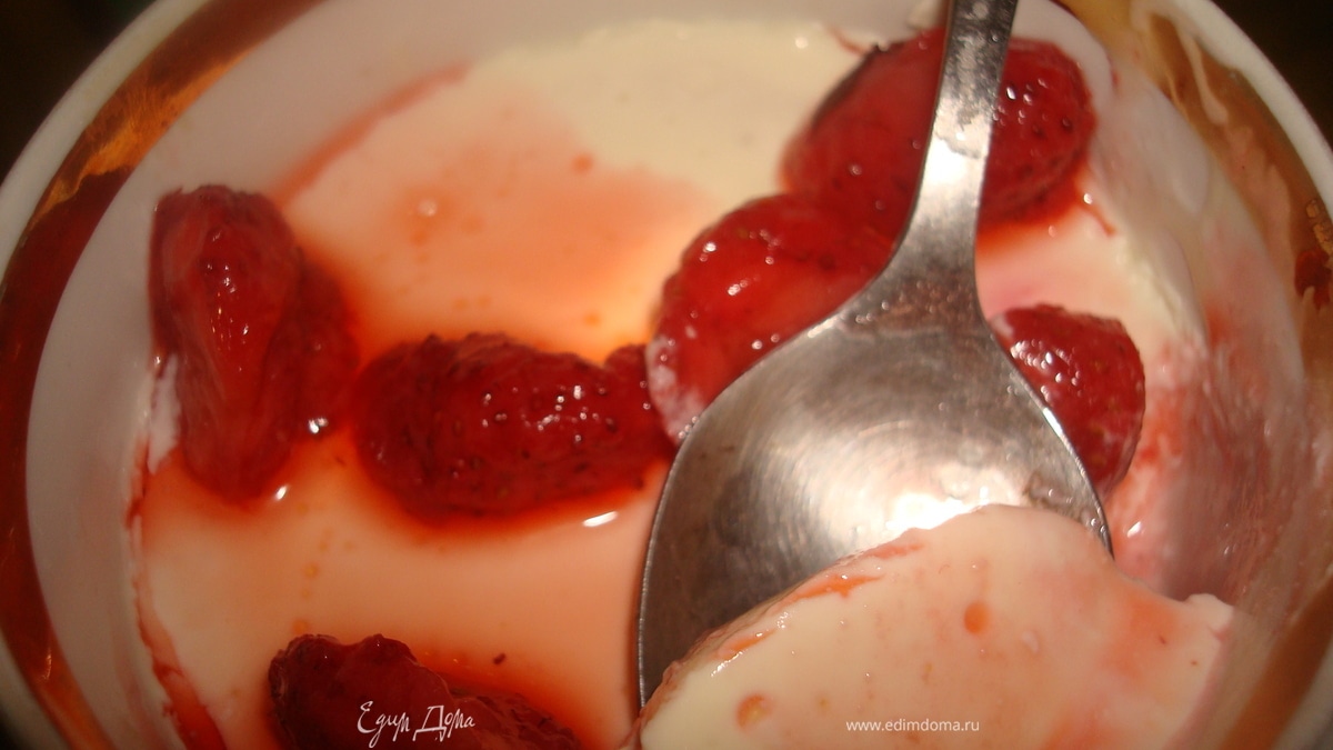 Клубнично-вишневая панна котта