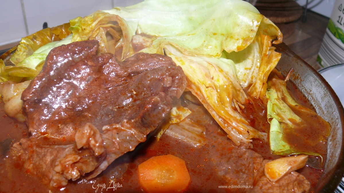 Мясо под капустным листом