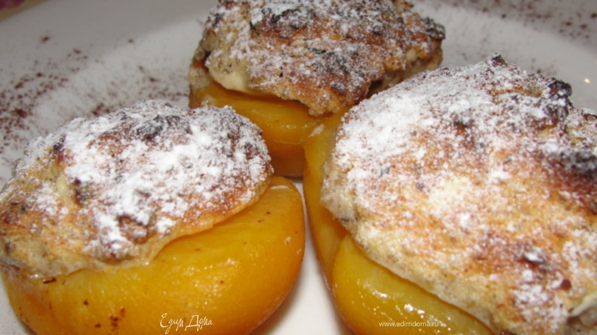 Персики с шапочками