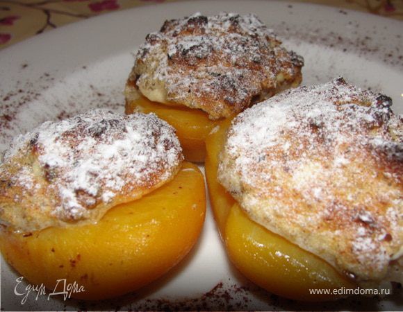 Персики с шапочками