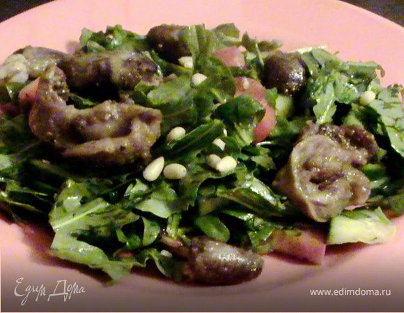 Салат из руколы с куриными потрошками