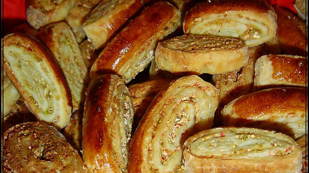 Печенье к пиву с фисташками и крабовыми палочками