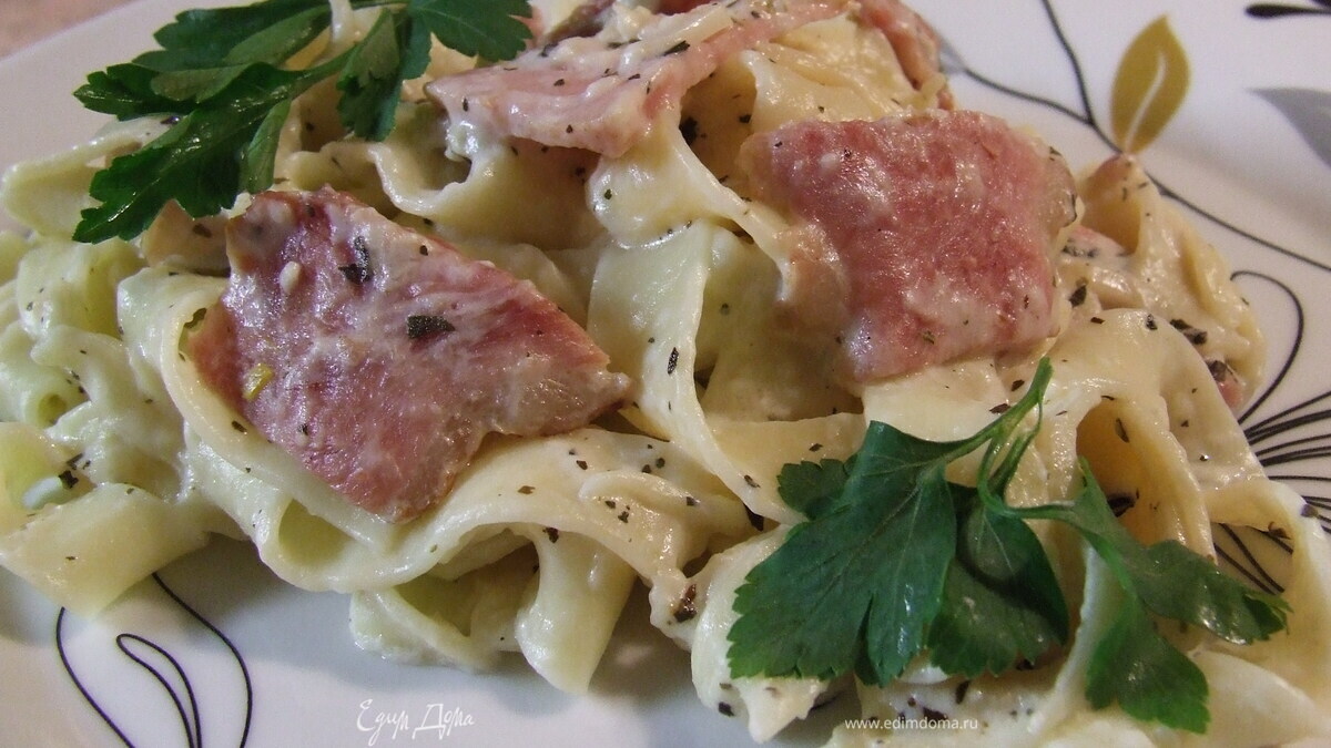 Паста с беконом и сливочным соусом