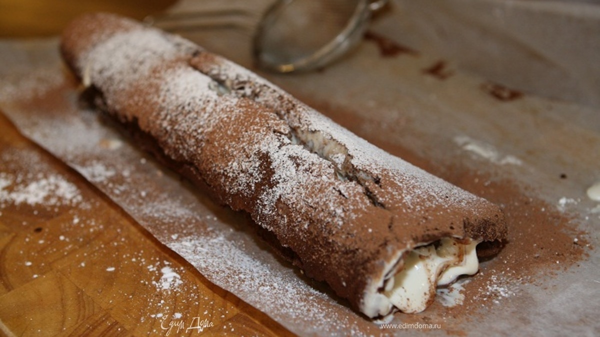 Шоколадный рулет со сливочным кремом
