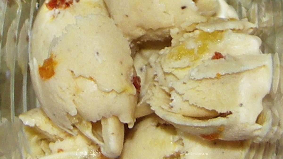 Медовое мороженое с кизилом и ананасом